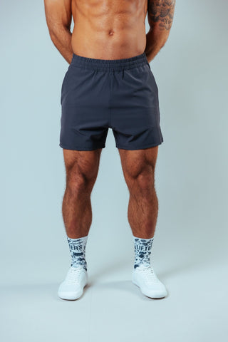 4-Way-Stretch-Material und Seitenschlitze  verleihen dir maximale Flexibilität.