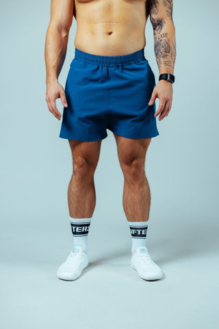 4-Way-Stretch-Material und Seitenschlitze  verleihen dir maximale Flexibilität.