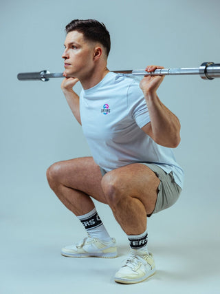 4-Way-Stretch-Material und Seitenschlitze  verleihen dir maximale Flexibilität.