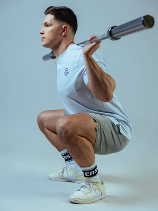 4-Way-Stretch-Material und Seitenschlitze  verleihen dir maximale Flexibilität.
