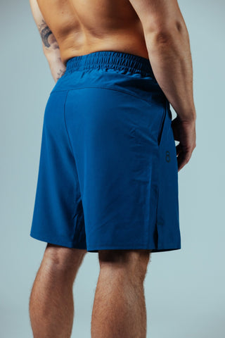 4-Way-Stretch-Material und Seitenschlitze  verleihen dir maximale Flexibilität.
