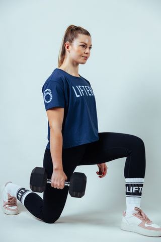 Der Mix aus Polyester, Baumwolle und Spandex sorgt für optimale Luftzirkulation und hält dich angenehm trocken.
