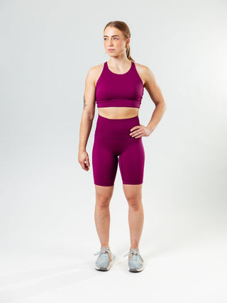 Die leichte Kompression und der 4-Way-Stretch stabilisieren deine Muskulatur und sorgen für bessere Laufökonomie – für konstantere Splits und weniger Ermüdung.