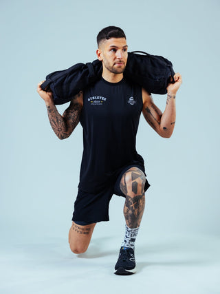 Dank des elastischen Stretch-Materials macht das Tanktop jede deiner Bewegungen mit – egal ob beim Laufen, Liften oder im HIIT.