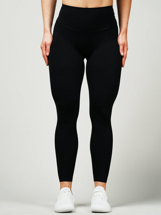 Die Leggings betont deine Kurven, hebt und unterstützt, damit du dich in jeder Bewegung selbstbewusst fühlst.