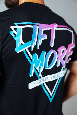Mit dem freshen Print auf dem Rücken zeigst du, dass du bereit bist über dich hinauszuwachsen – mehr Power, mehr Style!