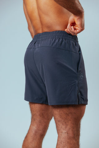 Die Raw Gym Shorts sind aus robustem, abriebfestem Material gefertigt, das selbst den härtesten Workouts standhält – für maximale Langlebigkeit. 
