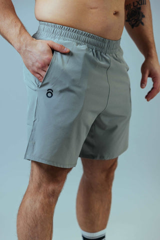 Die Raw Gym Shorts sind aus robustem, abriebfestem Material gefertigt, das selbst den härtesten Workouts standhält – für maximale Langlebigkeit. 