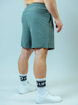 Die Raw Gym Shorts sind aus robustem, abriebfestem Material gefertigt, das selbst den härtesten Workouts standhält – für maximale Langlebigkeit. 