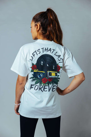 Erfolge für die Ewigkeit: Der "Lifts That Last Forever" Backprint motiviert dich jeden Tag aufs Neue über dich hinaus zu wachsen.