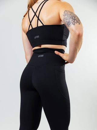 Das Nylon/Spandex Pro Material bietet den optimalen halt für schnelle Runs ohne Nachjustieren.