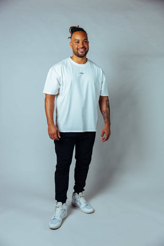 Athlet ist 1,90m und trägt die Größe XXL. Athletin ist 1,70m und trägt die Größe XS.