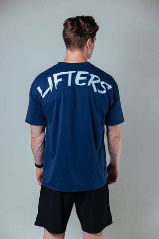 Die lockere Passform bietet dir volle Bewegungsfreiheit, ohne einzuengen – ideal für Lifting, Cardio oder als lässiger Streetwear-Style.
