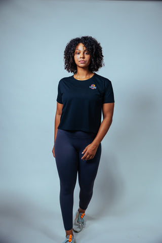 Das weiche TriBlend-Stoffgemisch fühlt sich super angenehm auf der Haut an und bleibt auch bei intensiven Workouts bequem.