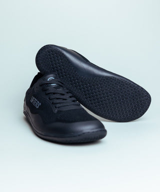 Die breite Zehenbox (Wide Toe Box) erlaubt es deinen Zehen, sich frei zu bewegen, fördert eine gesunde Fußstellung und reduziert Druckstellen.