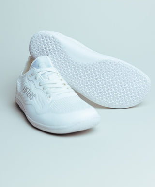 Die breite Zehenbox (Wide Toe Box) erlaubt es deinen Zehen, sich frei zu bewegen, fördert eine gesunde Fußstellung und reduziert Druckstellen.