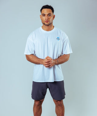 Perfekt für jedes Gym- oder Rest-Day-Outfit – ob mit Shorts, Jogger oder Leggings, dein Oversize-Shirt setzt ein Statement.