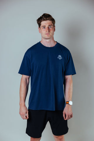 Perfekt für jedes Gym- oder Rest-Day-Outfit – ob mit Shorts, Jogger oder Leggings, dein Oversize-Shirt setzt ein Statement.