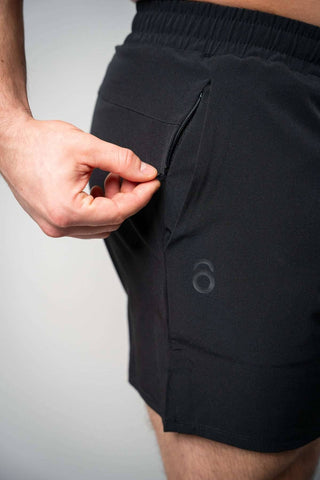Versteckte Zipper-Taschen auf beiden Seiten, damit deine Essentials sicher verstaut bleiben.