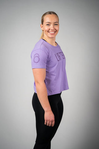 Das weiche TriBlend-Stoffgemisch fühlt sich super angenehm auf der Haut an und bleibt auch bei intensiven Workouts bequem.